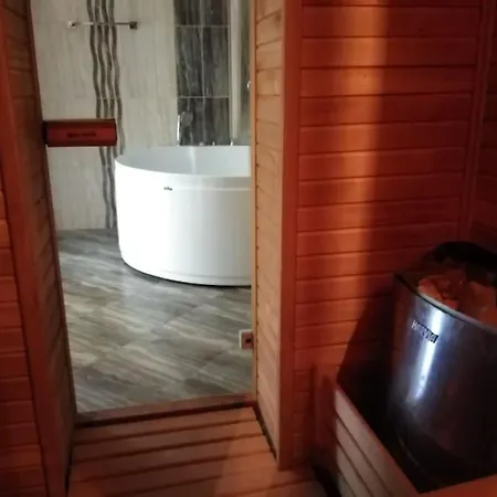 Muestakil, Oezel Havuzlu, Jakuzi Ve Saunali Vila